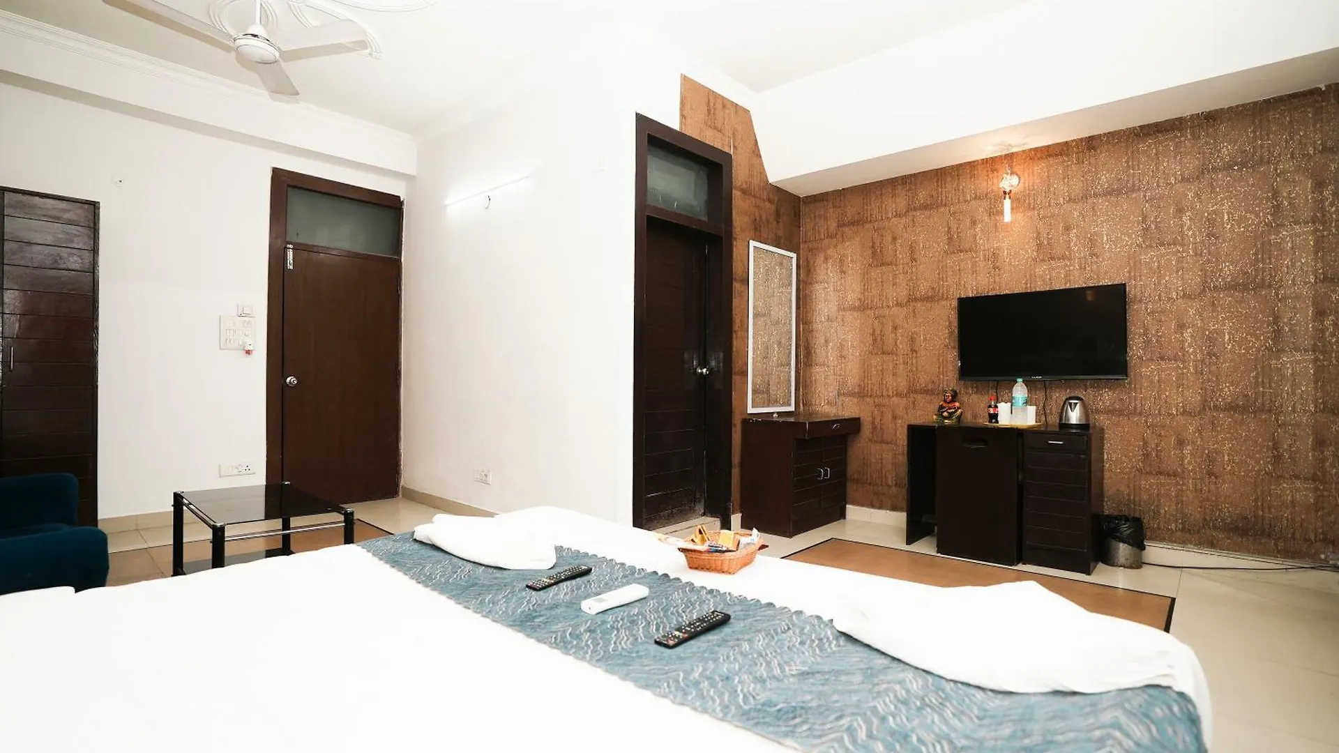 Hotel Om Paradise Near Igi Delhi Airport Νέο Δελχί Ινδία